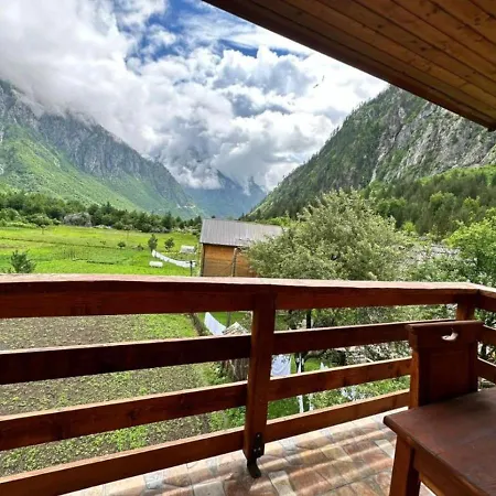 Residence: Quku I Valbones 瓦勒博内