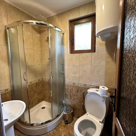 Residence: Quku I Valbones 瓦勒博内