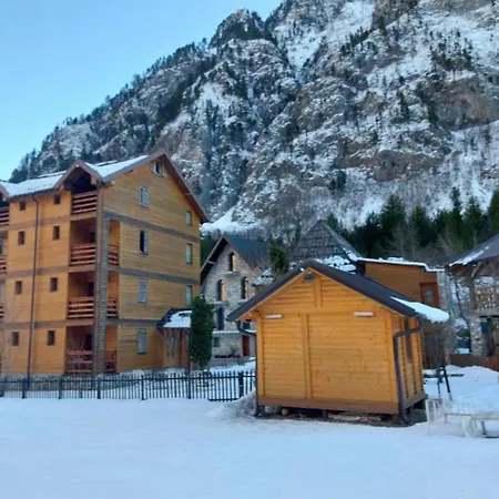 Residence: Quku I Valbones 3* ולבונה